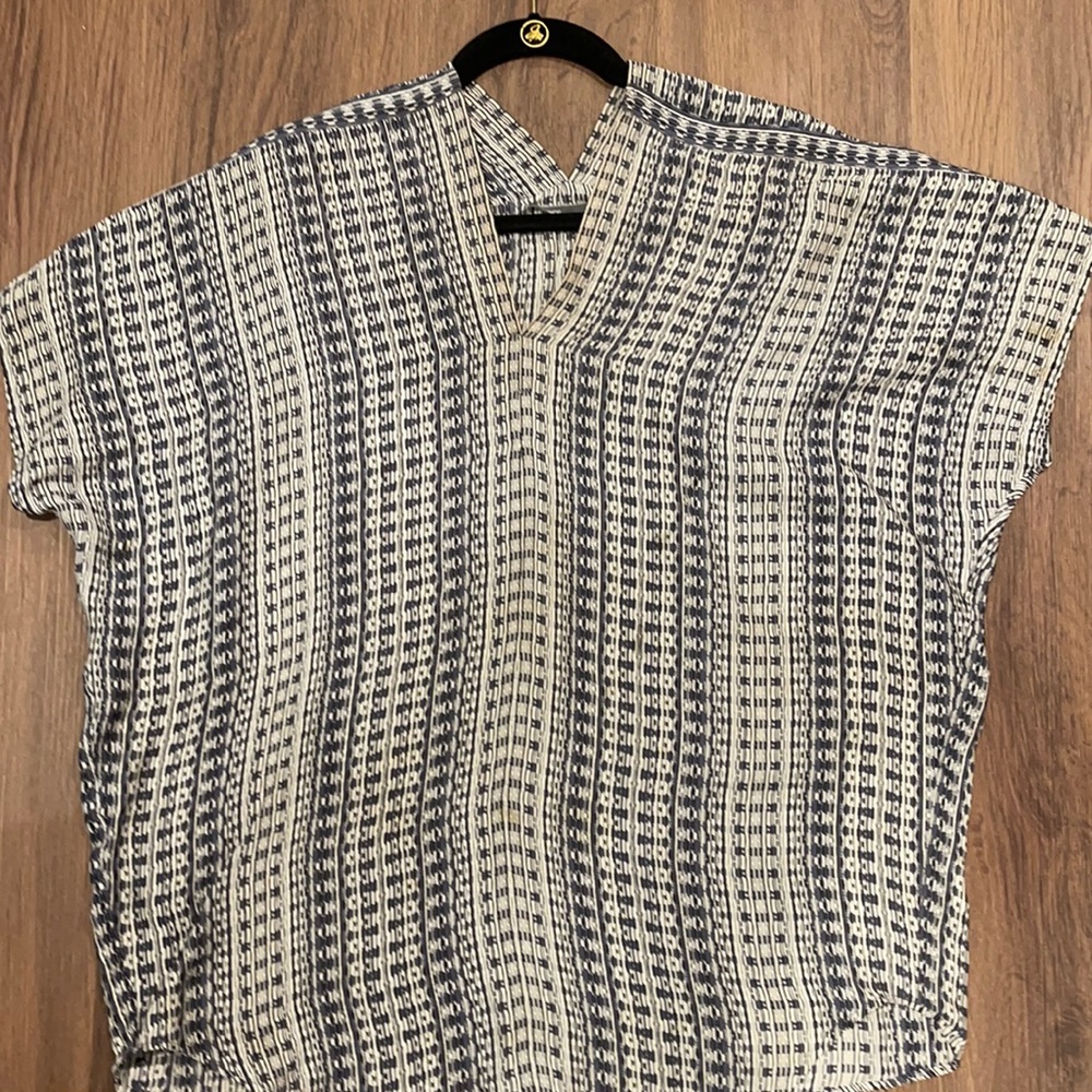 Vince 100% silk, patterned short sleeve tunic